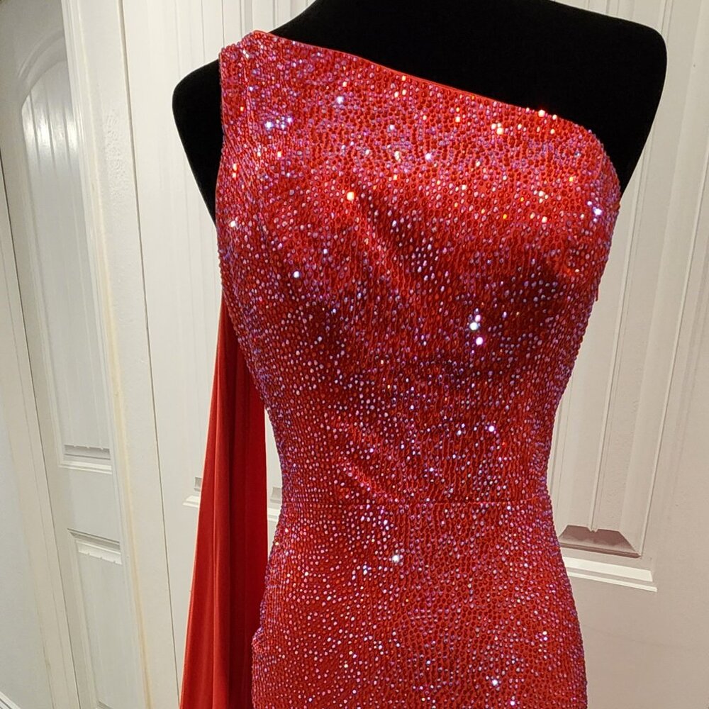 RED SHERRI HILL SIZE 6